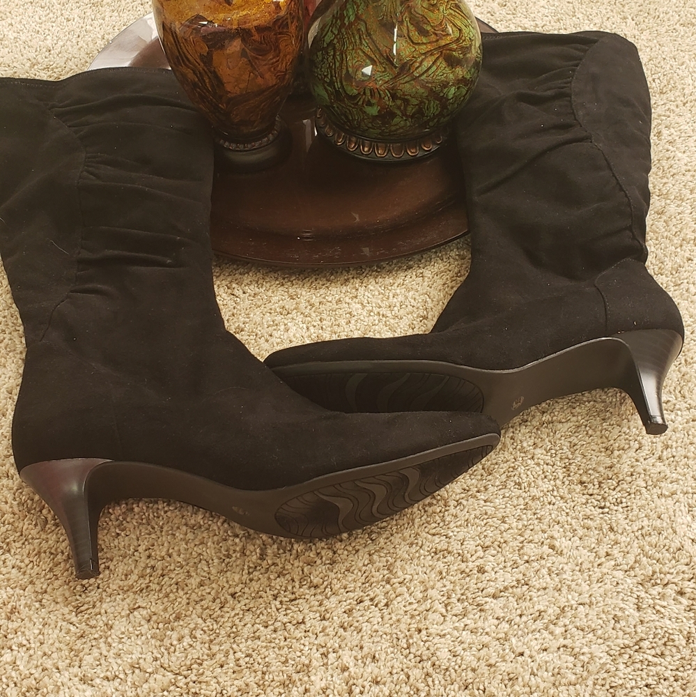 Black Boots With Side Zipper
